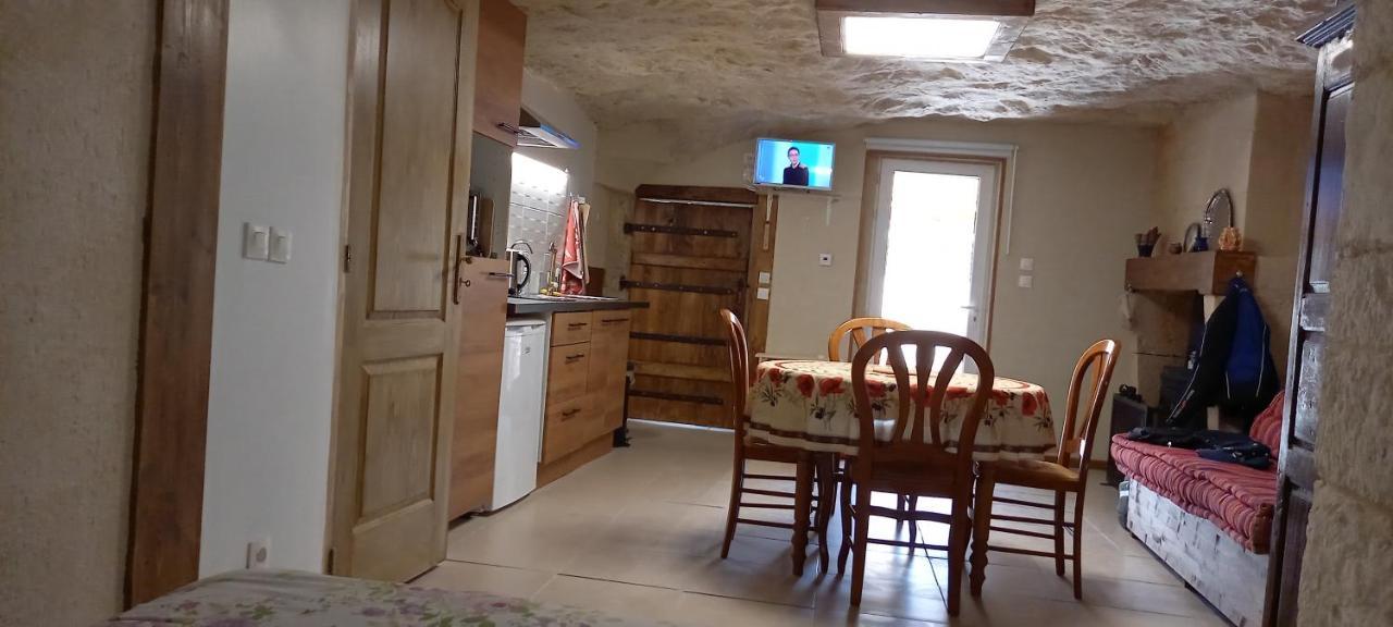 Gite-Civray-De-Touraine Troglo De Denise Εξωτερικό φωτογραφία
